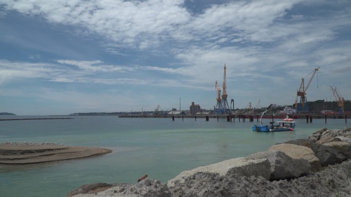 CONTRE VENTS ET MARÉES